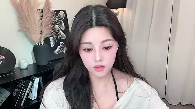 Snapshot of Strawberrybabyy1 chatting on March 4, 10:02 am Strawberrybabyy1 online show from March 4, 10:02 am