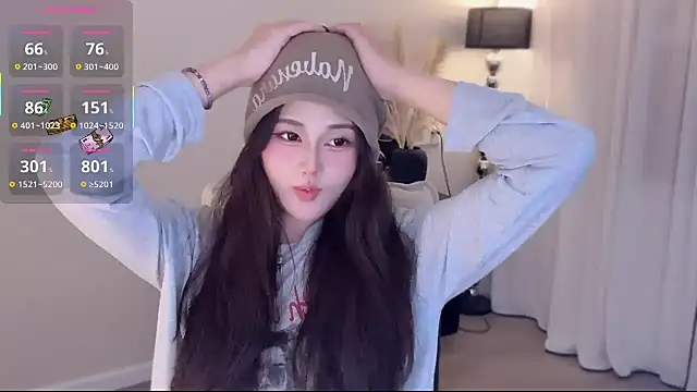 Snapshot of Strawberrybabyy1 chatting on October 8, 2:29 pm Strawberrybabyy1 online show from October 8, 2:29 pm