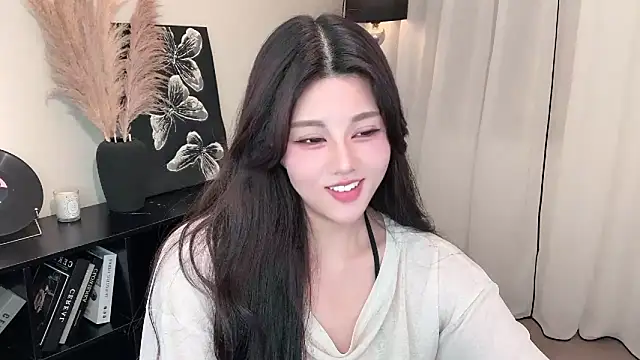 Snapshot of Strawberrybabyy1 chatting on March 4, 1:06 pm Strawberrybabyy1 online show from March 4, 1:06 pm