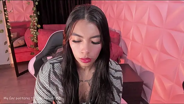 Snapshot of NattGomez chatting on June 25, 1:36 am NattGomez online show from June 25, 1:36 am
