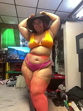 munchbutt28 online show from June 16, 4:18 pm