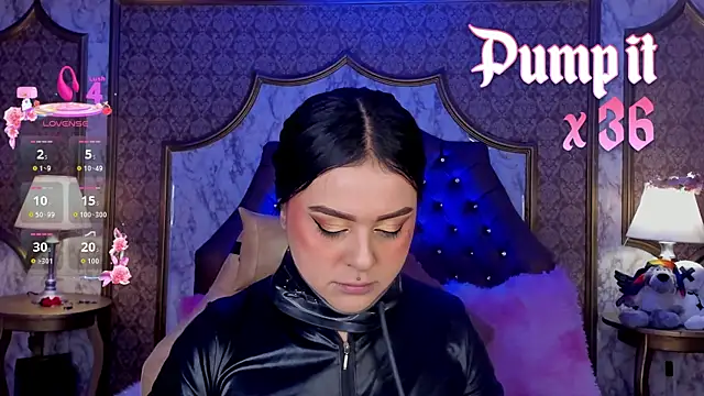 Snapshot of SoffiQueen chatting on February 17, 2:03 pm SoffiQueen online show from February 17, 2:03 pm