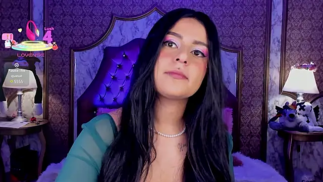 Snapshot of SoffiQueen chatting on March 14, 1:39 pm SoffiQueen online show from March 14, 1:39 pm