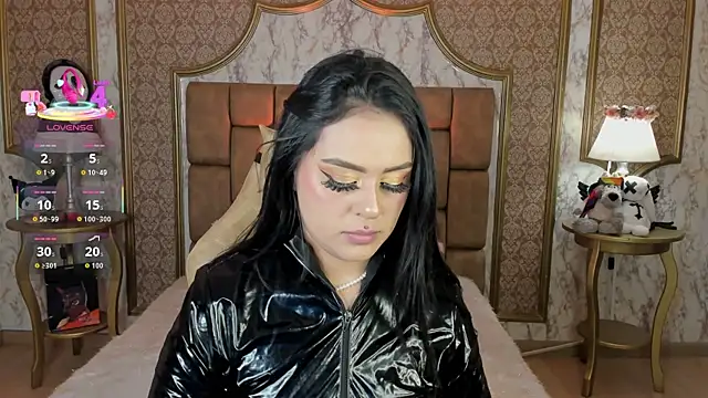 SoffiQueen online show from November 3, 8:34 pm