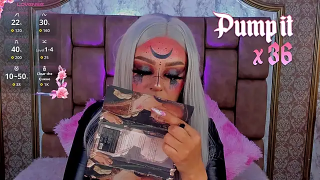 SoffiQueen online show from October 16, 8:50 pm