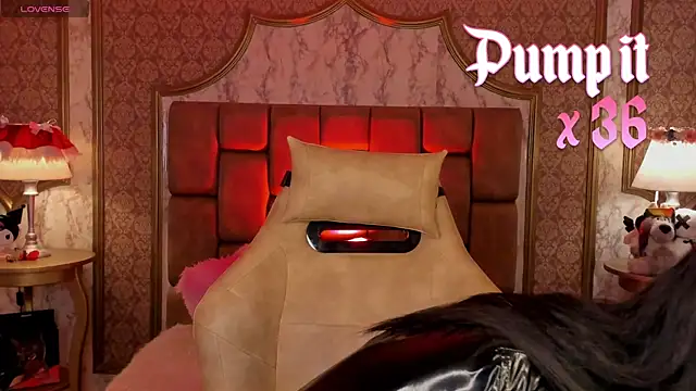 SoffiQueen online show from November 8, 3:37 pm