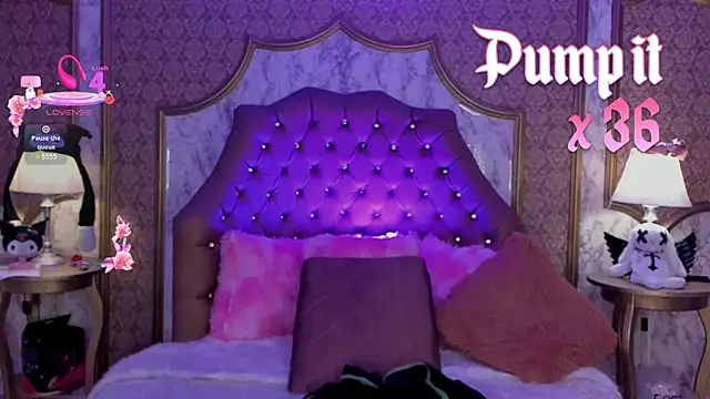 Snapshot of SoffiQueen chatting on April 16, 9:39 pm SoffiQueen online show from April 16, 9:39 pm