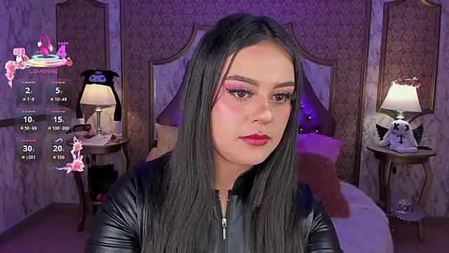 Snapshot of SoffiQueen chatting on April 23, 2:51 pm SoffiQueen online show from April 23, 2:51 pm