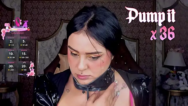 Snapshot of SoffiQueen chatting on February 16, 2:05 pm SoffiQueen online show from February 16, 2:05 pm