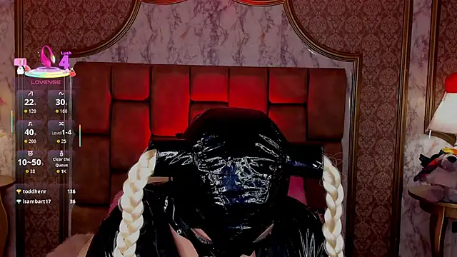 SoffiQueen online show from November 23, 9:30 am