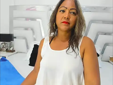 Snapshot of SaraaJhons chatting on November 14, 8:12 pm SaraaJhons online show from November 14, 8:12 pm