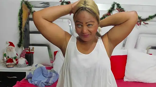 Snapshot of SaraaJhons chatting on December 15, 4:02 pm SaraaJhons online show from December 15, 4:02 pm