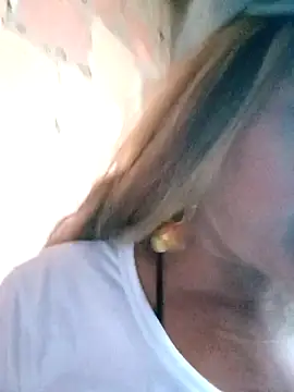 Snapshot of SaraaJhons chatting on December 13, 8:04 pm SaraaJhons online show from December 13, 8:04 pm