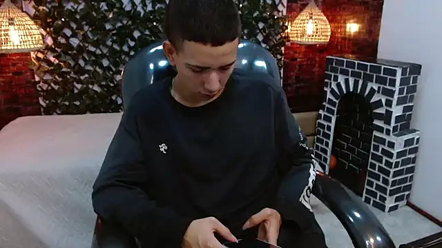 Snapshot of JackSwan18 chatting on December 3, 12:44 pm JackSwan18 online show from December 3, 12:44 pm