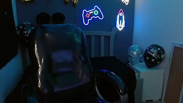 Snapshot of JackSwan18 chatting on January 4, 7:13 pm JackSwan18 online show from January 4, 7:13 pm