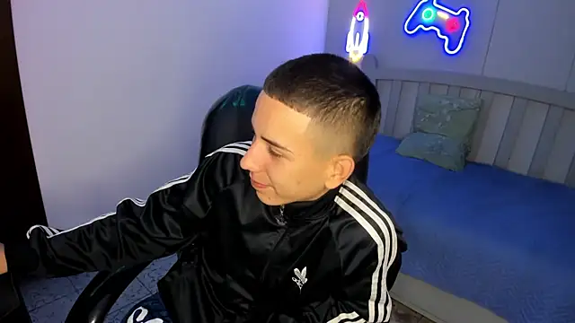 JackSwan18 online show from November 23, 8:41 pm