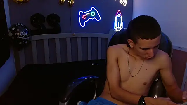 Snapshot of JackSwan18 chatting on January 4, 4:11 pm JackSwan18 online show from January 4, 4:11 pm