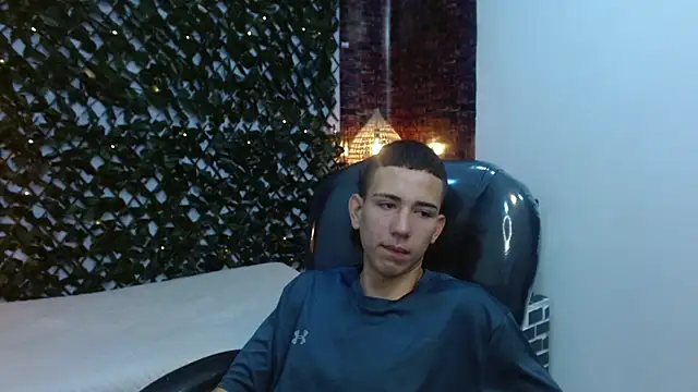 Snapshot of JackSwan18 chatting on December 2, 1:30 pm JackSwan18 online show from December 2, 1:30 pm