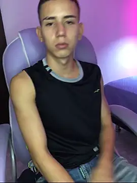 Snapshot of JackSwan18 chatting on October 11, 3:18 am JackSwan18 online show from October 11, 3:18 am