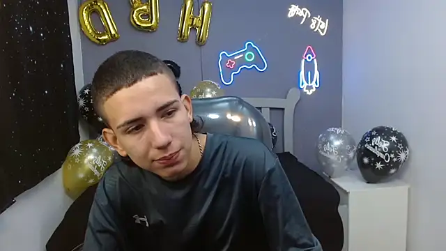 Snapshot of JackSwan18 chatting on January 3, 2:08 pm JackSwan18 online show from January 3, 2:08 pm