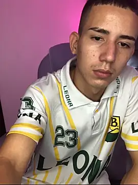 Snapshot of JackSwan18 chatting on October 10, 3:18 am JackSwan18 online show from October 10, 3:18 am