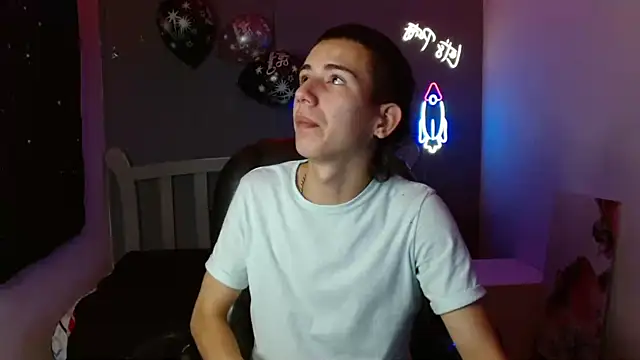 Snapshot of JackSwan18 chatting on January 10, 12:36 pm JackSwan18 online show from January 10, 12:36 pm