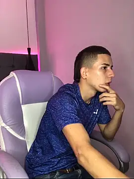 Snapshot of JackSwan18 chatting on November 15, 7:40 pm JackSwan18 online show from November 15, 7:40 pm