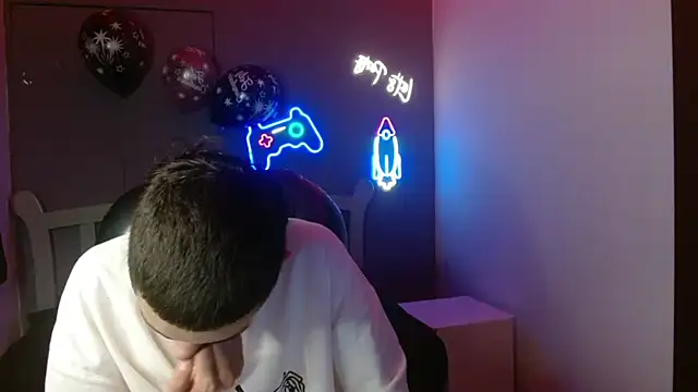 Snapshot of JackSwan18 chatting on January 6, 12:46 pm JackSwan18 online show from January 6, 12:46 pm