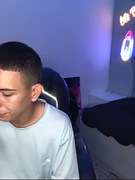 Snapshot of JackSwan18 chatting on November 16, 2:00 pm JackSwan18 online show from November 16, 2:00 pm