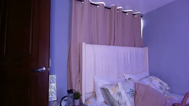 Shenoa1 online show from November 5, 2:09 pm