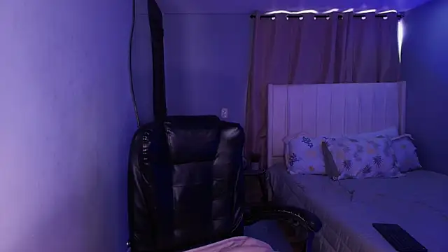 Shenoa1 online show from November 27, 1:11 pm