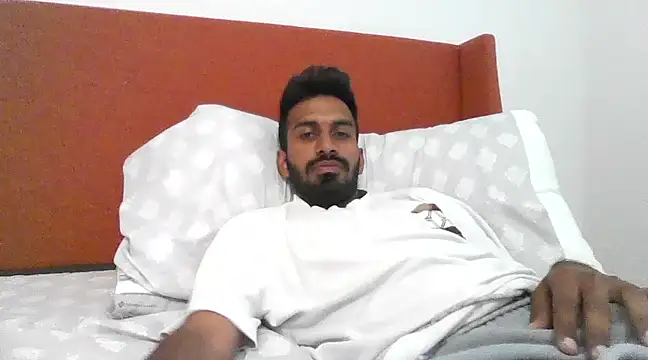 Snapshot of skinny__boy__ chatting on February 19, 7:37 pm skinny boy online show from February 19, 7:37 pm