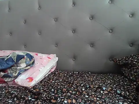 Snapshot of skinny__boy__ chatting on December 15, 6:25 pm skinny boy online show from December 15, 6:25 pm