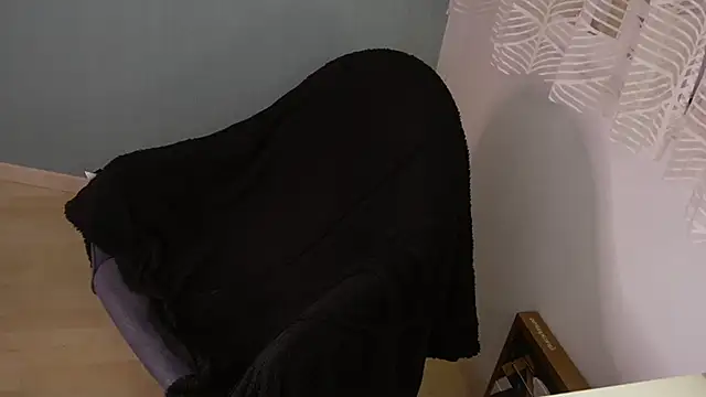 Snapshot of queenpeachi chatting on December 11, 9:52 am queenpeachi online show from December 11, 9:52 am