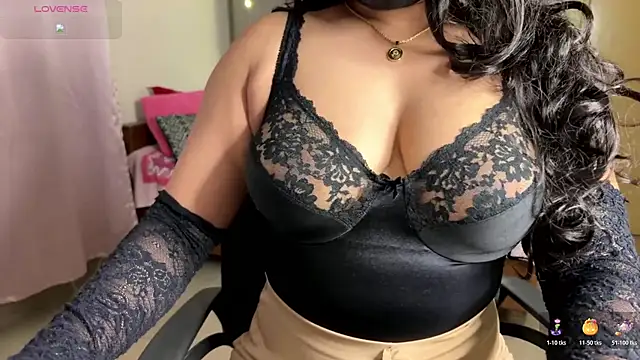 Snapshot of ohh_mona chatting on November 29, 12:38 pm ohh mona online show from November 29, 12:38 pm