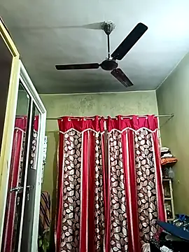 heenage online show from February 6, 3:52 pm