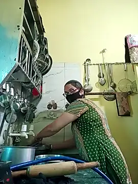 heenage online show from February 26, 9:20 am