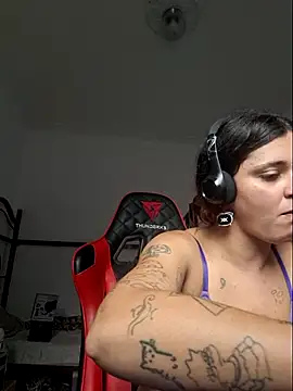 luuhcat09 online show from October 31, 6:15 pm