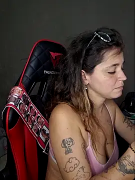 luuhcat09 online show from March 18, 1:42 am