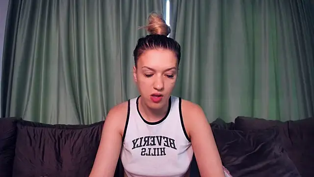 LaraStone69 online show from July 20, 5:26 am