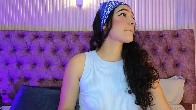 EMILYY FOXY online show from February 17, 7:00 pm