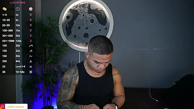 Snapshot of jordan_mayers02 chatting on June 1, 10:59 am jordan mayers02 online show from June 1, 10:59 am