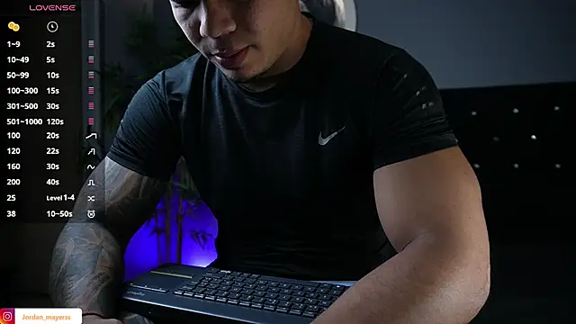 Snapshot of jordan_mayers02 chatting on May 8, 12:03 am jordan mayers02 online show from May 8, 12:03 am