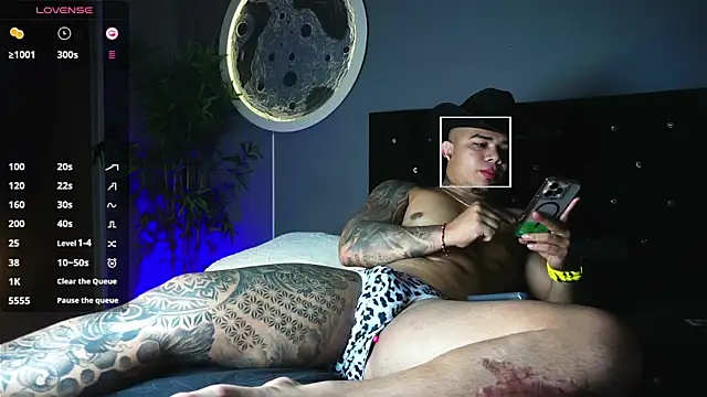 Snapshot of jordan_mayers02 chatting on November 2, 12:15 am jordan mayers02 online show from November 2, 12:15 am