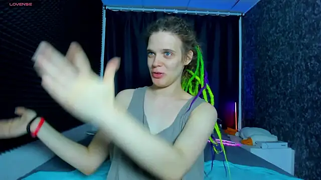 Snapshot of KIKI_Krash chatting on January 16, 10:19 am KIKI Krash online show from January 16, 10:19 am