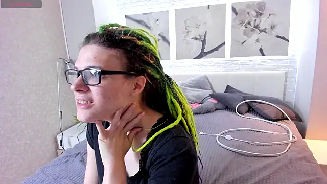 KIKI Krash online show from September 14, 3:01 pm