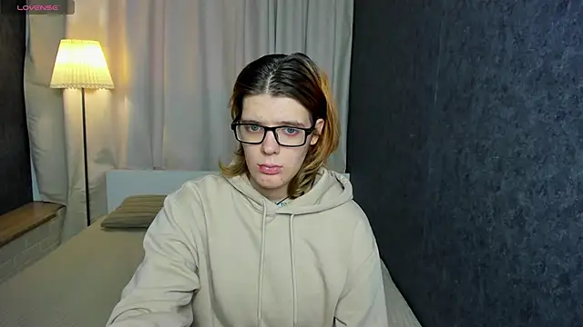 KIKI Krash online show from March 8, 10:22 am