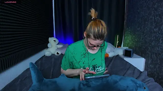 KIKI Krash online show from March 14, 1:24 pm