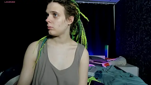 Snapshot of KIKI_Krash chatting on December 23, 10:03 am KIKI Krash online show from December 23, 10:03 am