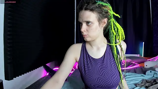 Snapshot of KIKI_Krash chatting on December 20, 10:40 am KIKI Krash online show from December 20, 10:40 am